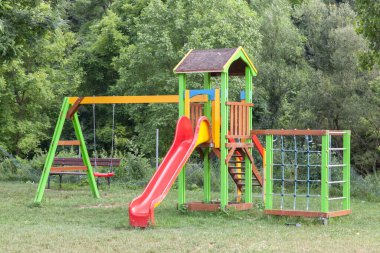 Parktaki çocuk parkı.