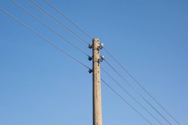 Kablolu elektrik direği. Elektrik dağıtımı