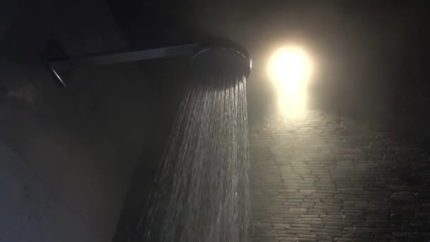 Dusche Fließt Einem Luxuriösen Badezimmer Nahaufnahme Und Zeitlupe — Stockvideo