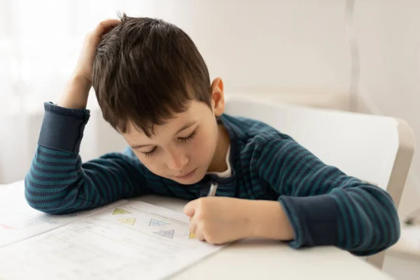 Ritratto Ragazzo Alle Prese Con Compiti Casa Concetto Educazione Familiare — Foto Stock