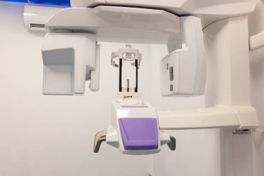 Klinikte 3D x-ray tarayıcı panorama makinesi var. 3B diş tarayıcı