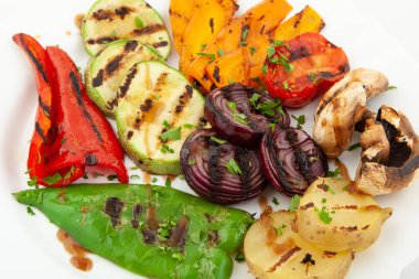 Lezzetli ızgara sebzeler.