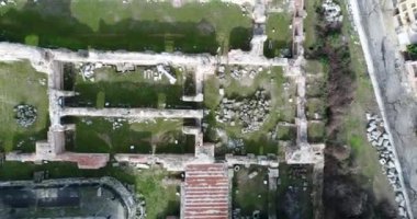 Roma harabelerinin 4K görüntüsü. Odessos 'un Eski Roma Hamamları, Varna. Varna Bulgaristan 'ın deniz başkentidir.