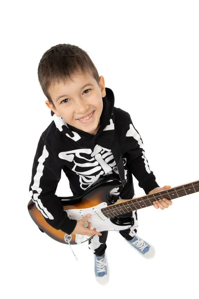 Porträt Eines Kleinen Jungen Der Gitarre Spielt Isoliert Auf Weiß — Stockfoto