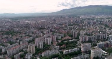 Sofya 'nın panoramik hava manzarası. Sofya Bulgaristan 'ın başkenti ve en büyük kentidir.. 