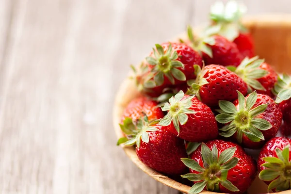 Erdbeeren Korb Garten — Stockfoto