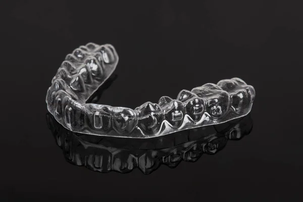 Supports Cosmétiques Invisibles Orthodontie Sur Fond Noir Aligneurs Dents Pour — Photo