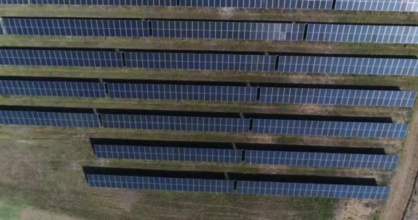 Воздушный След Фотостатической Солнечной Фермы Солнечная Электростанция Фермы Сверху Экологические — стоковое видео