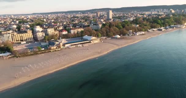 Όμορφο Τοπίο Πάνω Από Την Πόλη Βάρνα Βουλγαρία Την Παραλία — Αρχείο Βίντεο