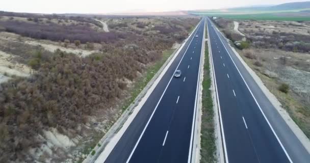 Zdjęcie Lotu Highway Samochody Osobowe Ciężarowe Poruszające Się Autostradzie — Wideo stockowe