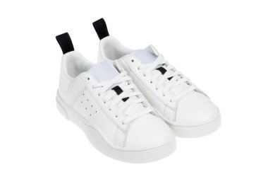 Beyaz arka plan üzerinde izole yeni beyaz ayakkabı