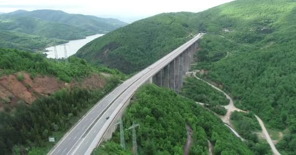 Vista Aérea Carretera Hermoso Paisaje Natural Puente Montaña — Vídeo de stock