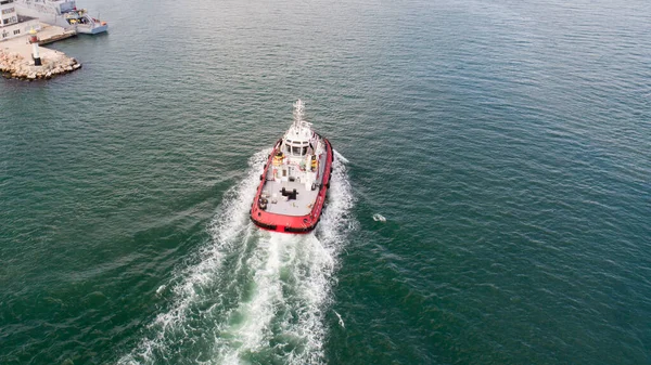 Aerial View Red Tug Boat Sailing — Stock Photo, Image