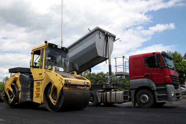 Large road-roller paving a road. Road construction — Stock Photo, Image