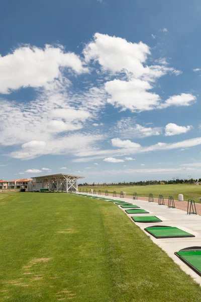 A golfpálya driving range. képzési terület — Stock Fotó