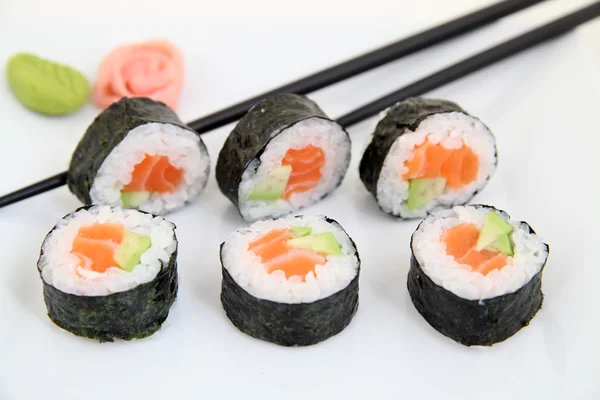 Futomaki, salmon and avocado. Traditional japanese sushi rolls — Stock Photo, Image