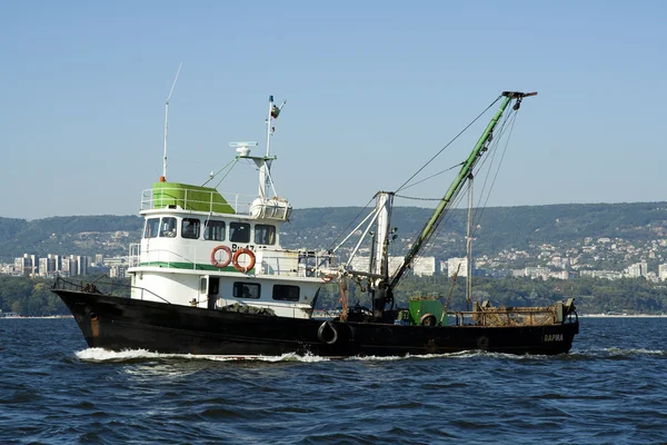 Fishing ship in the Varna bay — Stock Photo, Image