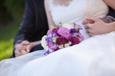 Gelin ve damat ve güzel düğün buket