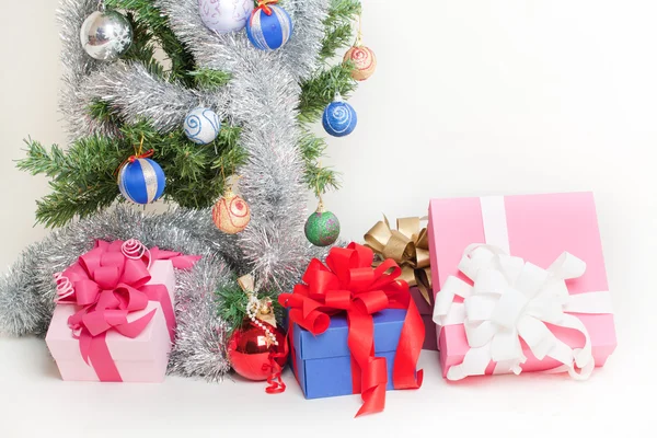 Christmas gift boxes and Christmas Tree — Stock Photo, Image