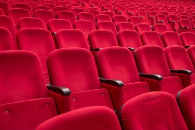 boş kırmızı sinema veya tiyatro koltukları