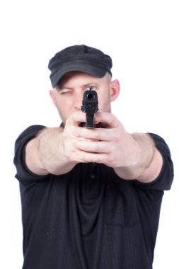 işaretleme silahı üzerinde beyaz izole, dostum. silah üzerinde odaklanmak