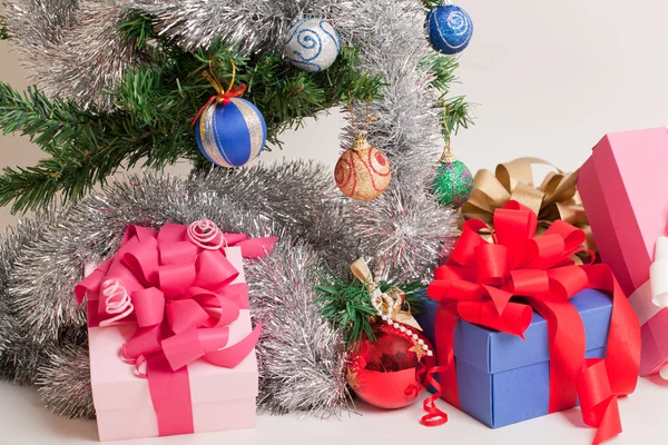 Christmas gift boxes and Christmas Tree — Stock Photo, Image