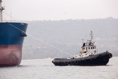 ugboat yardımcı büyük gemi