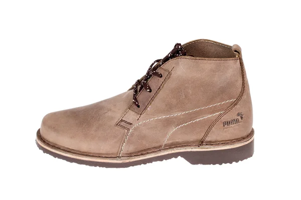 Βάρνα, Βουλγαρία - 11 Δεκεμβρίου 2014 - Puma Terrae μέσα Αφρική Χειμωνιάτικα καλύματα παπουτσιών. Puma, μια μεγάλη γερμανική πολυεθνική εταιρεία. Απομονωθεί σε λευκό. Πλάνα του προϊόντος — Φωτογραφία Αρχείου