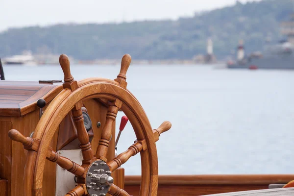 volante de barco antiguo de madera