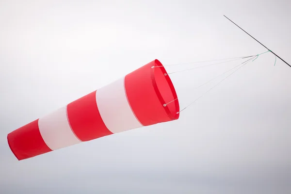 Метеорологічний вітровий мішок у великому вітрі — стокове фото