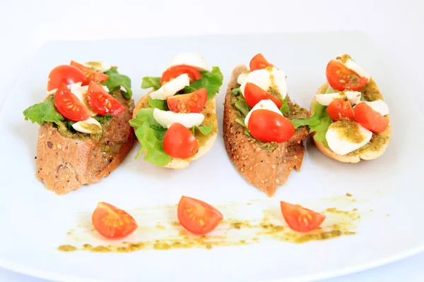 Tapas with mozzarella and cherry tomatoes — Stock Photo, Image