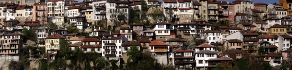 Pohled na terasu architektury v Veliko Turnovo, Bulharsko. Panorama — Stock fotografie