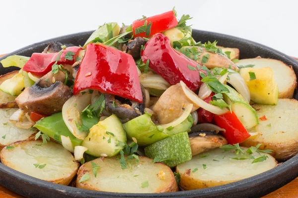 Mezcla de verduras cocidas en un plato —  Fotos de Stock