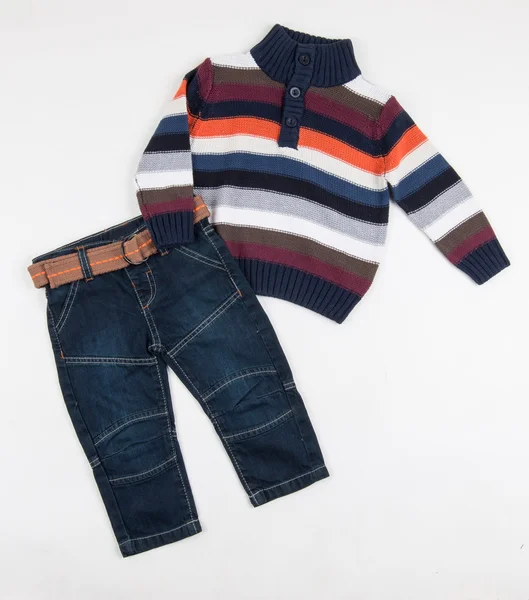 Jeans carini e maglione colorato per bambini — Foto Stock