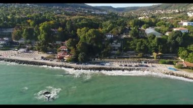 Bulgaristan 'ın Balchik kentindeki ünlü Kale ve Botanik Bahçesi' nin hava klibi