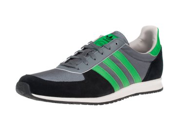 Varna, Bulgaristan - 17 Nisan 2015: Adidas Adistar Racer ayakkabı. Beyaz izole. Ürün görüntüleri