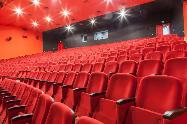 Boş kırmızı sinema veya tiyatro koltukları Stok Resim