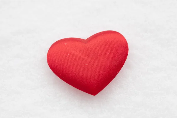 Red heart on the snow — Stock Photo, Image