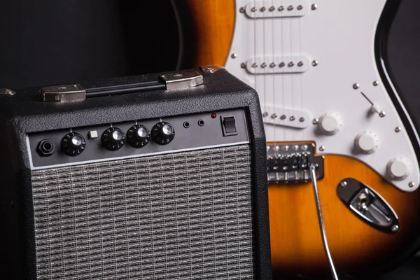 Amplifier and electric guitar — Stock Photo, Image