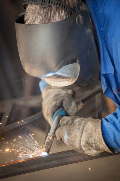 Worker with protective mask welding metal — Stock Photo, Image