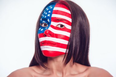 Boyalı bir Amerikan bayrağı, closeup kızla