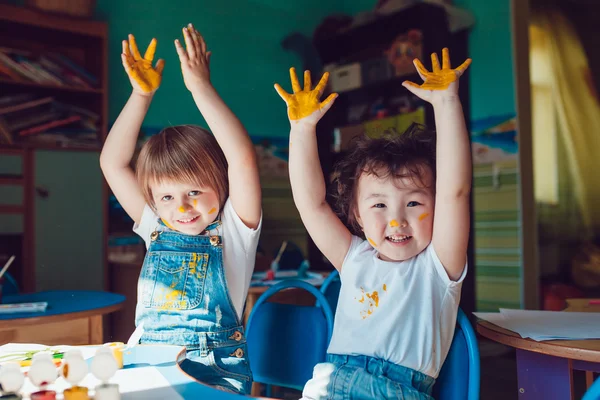 Little friends painted a picture covered in paint — Stock Photo, Image