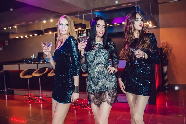 Beautiful girls having fun at a party in nightclub — Stock Photo, Image