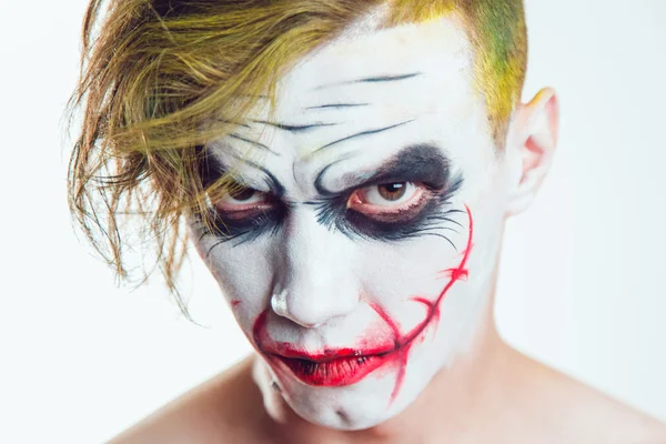 Uomo con volto Halloween arte su sfondo bianco — Foto Stock