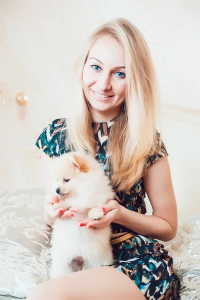 Beautiful Blonde Woman with Her Dog in a Beautiful Interior — Stock Photo, Image