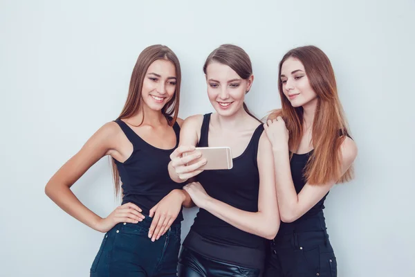Beautiful Young Girls Taking a Selfie Photo with Phone — Stock Photo, Image