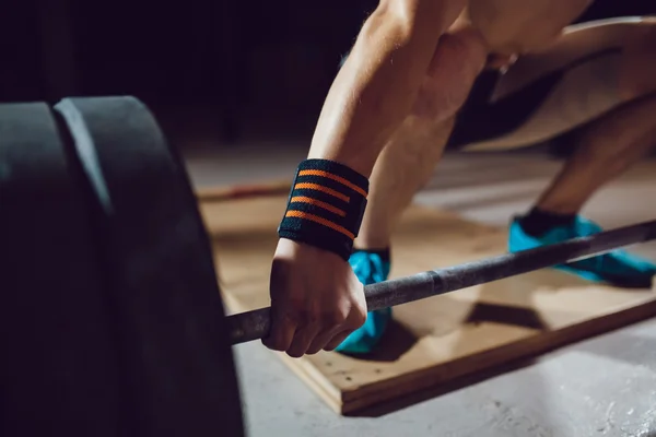Athlet preparing for barbell exercises — Stock Image Athlet preparing for barbell exercises Royalty Free Stock Photos