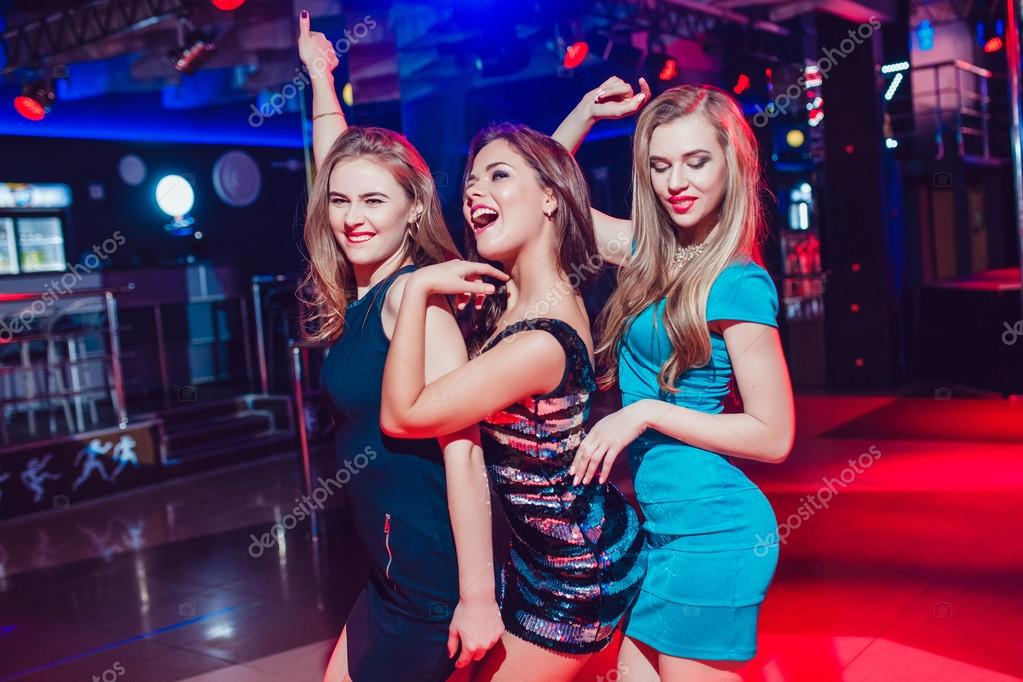 Beautiful girls having fun at a party in nightclub — Stock Photo ...