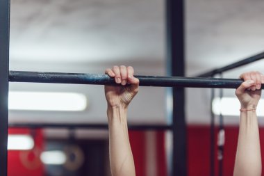 Silah. Yatay çubuk. Yakın çekim.