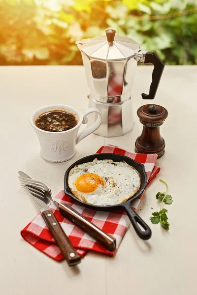 Instagram looking image of breakfast with fried eggs and coffee — Stock Photo, Image